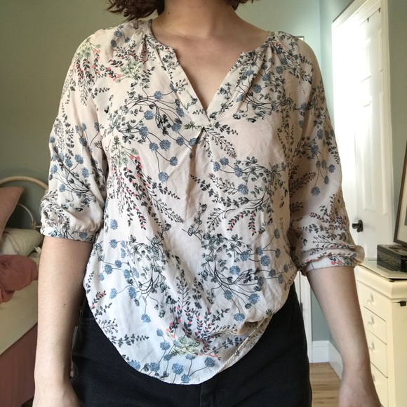 Cute floral blouse size small - Picture 2 of 8